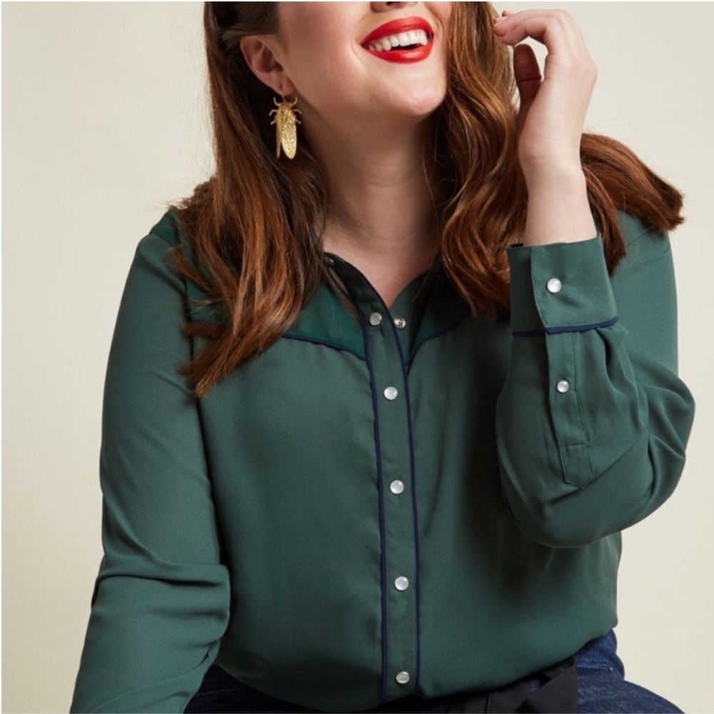 Modcloth Forest Green Pearl Snap Button-Down Blouse with Navy Trim